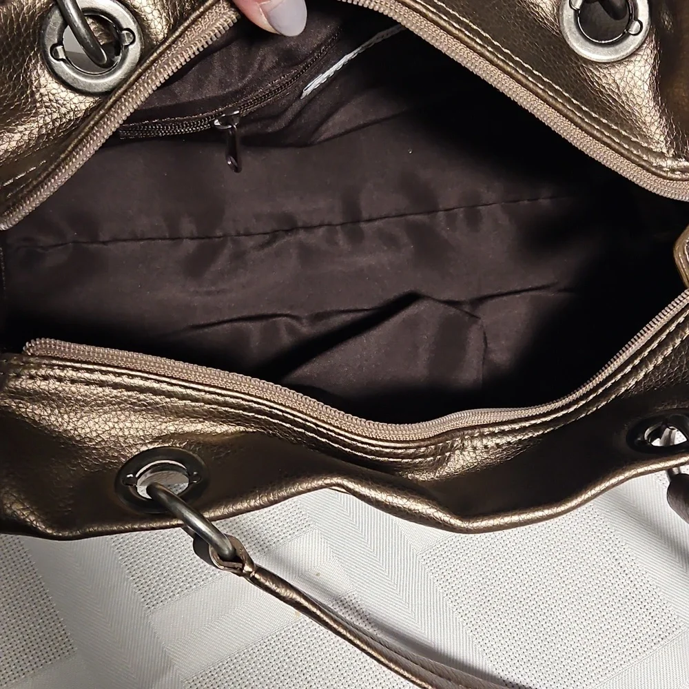Tommy Hilfiger Bronze Vintage-style Baguette/barrel Bag